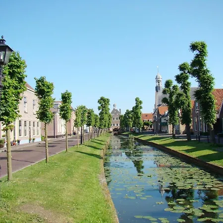 In By The Apartman *